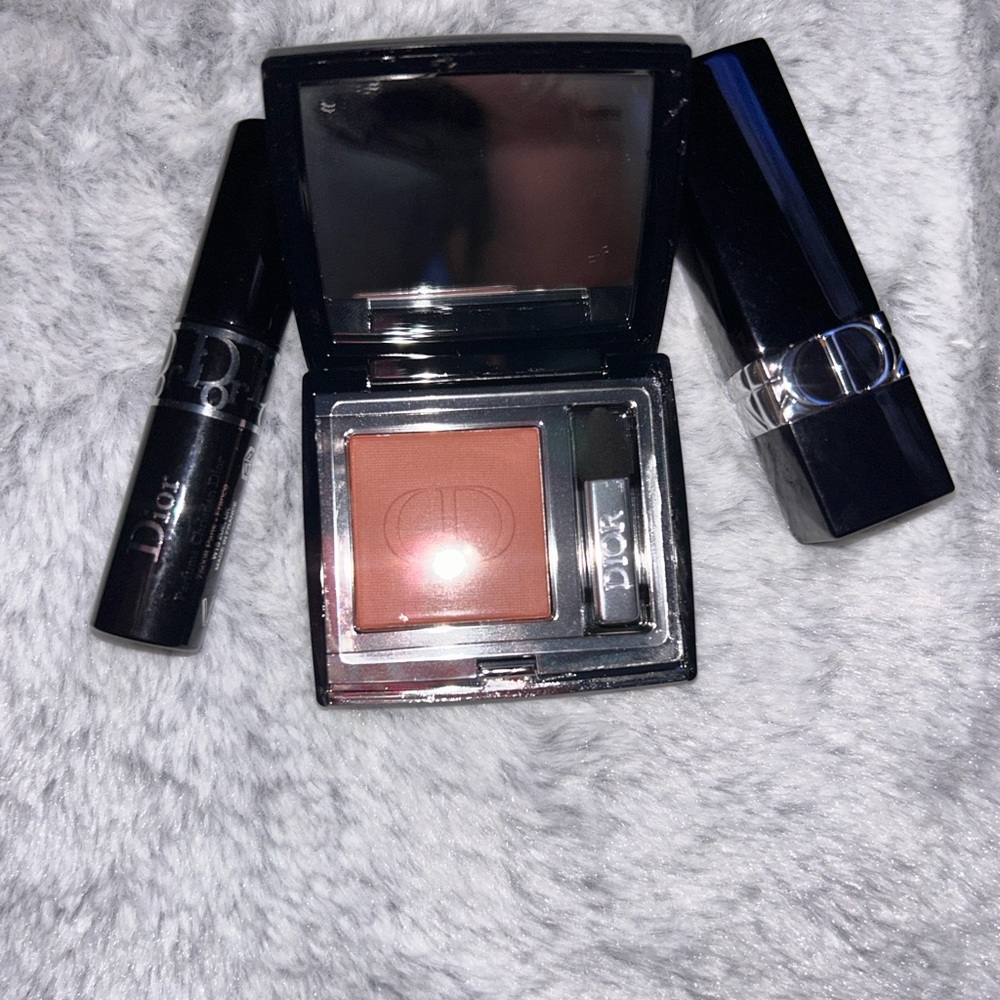 🎉Host Pick🎉Dior Makeup piece Set with a Dior wallet 4 items ♥️♥️